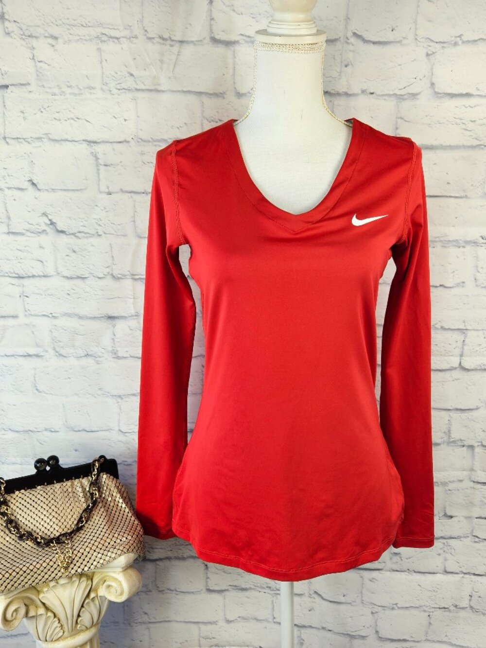 Nike Pro Womens Size L Red Dri Fit V-Neck Compression Top Long Sleeve Thumbholes